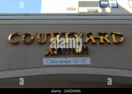 Gaithersburg, Maryland/USA - Oktober 18, 2019: Courtyard Marriott Logo auf ihren wichtigsten Hotel in Gaithersburg, MD. Stockfoto