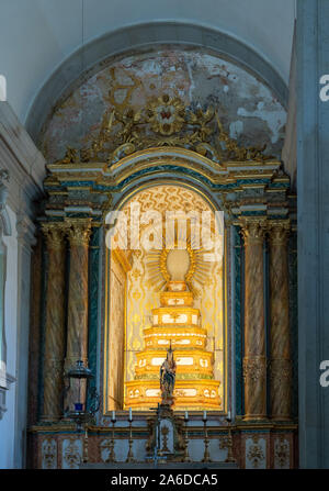 Vila Real, Portugal - 13 August 2019: Altar innerhalb der eigenen Kirche von Mateus Palast in Vila Real, Portugal Stockfoto