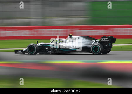 Mexiko Stadt. 25 Okt, 2019. Mercedes Valtteri Bottas von Finnland Laufwerke während des zweiten Training der Formel 1 Mexiko Grand Prix auf dem Hermanos Rodriguez Stromkreis in Mexiko Stadt, am Okt. 25, 2019. Credit: Xin Yuewei/Xinhua/Alamy leben Nachrichten Stockfoto