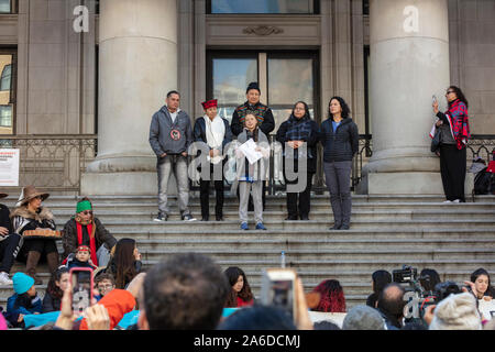 Vancouver, BC, Kanada. 25 Okt, 2019. Schwedische Klima Aktivistin GRETA THUNBERG spricht von einer Masse von Tausenden von jungen Aktivisten und ihre Unterstützer Stockfoto