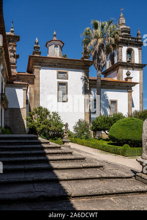 Vila Real, Portugal - 13 August 2019: Details des Daches von Mateus Palast in Vila Real, Portugal Stockfoto