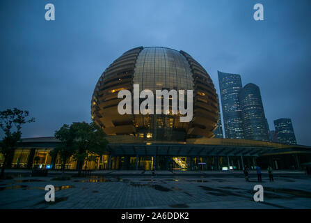 Rund um die Innenstadt und der Finanzbereich von Hangzhou am Abend Zeit zu reisen. Stockfoto