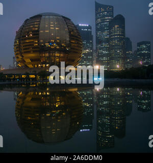 Rund um die Innenstadt und der Finanzbereich von Hangzhou am Abend Zeit zu reisen. Stockfoto
