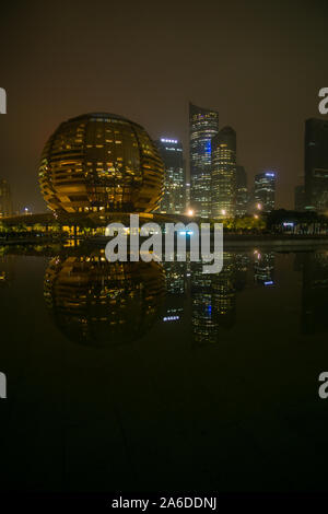 Rund um die Innenstadt und der Finanzbereich von Hangzhou am Abend Zeit zu reisen. Stockfoto