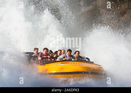 River Abenteuer, Jurassic fahren, Leute auf Wasserbahnen, Insel der Abenteuer, Universal Studios Resort, Orlando, Florida, USA Stockfoto