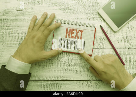 Text Zeichen angezeigt. Business Foto Text etwas, das Sie tun, wenn Sie den Vorgang beendet haben, erste Hand halten beachten Sie Papier in der Nähe schreiben Ausrüstung Stockfoto