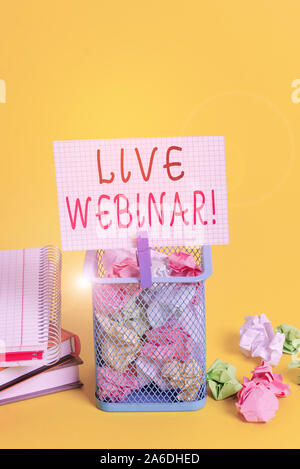 Konzeptionelle Handschrift zeigt Live Webinar. Begriff Sinne Präsentation Vorlesung oder Seminar über Web Papierkorb übertragen zerknittertes Papier clothespin Stockfoto