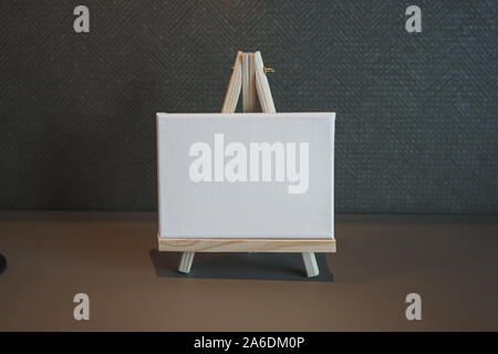 Malerei Staffelei mit leeren Leinwand; Vintage Style Stockfoto