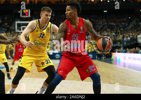 Berlino, Italien. 25 Okt, 2019. 31 rokas contrasta giedraitis # 21 clyburnduring Alba Berlin vs CSKA Mosca, Basketball Euroleague Meisterschaft in Berlino, Italien, 25. Oktober 2019 - LPS/Michele Morrone Credit: Michele Morrone/LPS/ZUMA Draht/Alamy leben Nachrichten Stockfoto