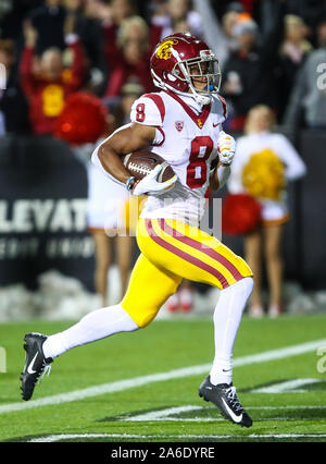 Oktober 25, 2019: USC Trojans wide receiver Amon-Ra St. Braun (8) Kerben einen 37 Yard Touchdown in der ersten Hälfte des Spiels zwischen Colorado und USC bei Folsom Field in Boulder, CO. USC sammelte zu Gewinnen 35-31. Derek Regensburger/CSM. Stockfoto