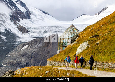 Bei der Gro§ glockner Hochalpenstraße in Österreich, High Alpine Mountain Road zwischen den beiden österreichischen Bundesländern Salzburg und Kärnten, der höchste Pass Roa Stockfoto