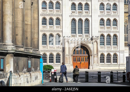 Fassade und Haupteingang der Guildhall in London, England Stockfoto