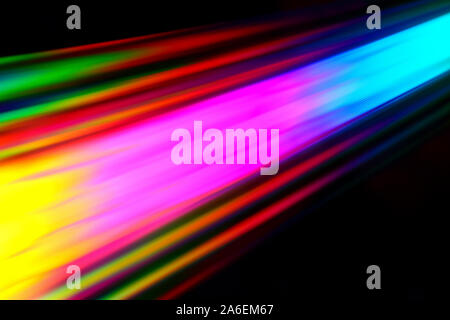 Bunte Burst von prismatischen Licht Linien erzeugen von blured Bewegung vor einem schwarzen Hintergrund Stockfoto