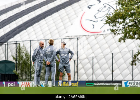 Amsterdam, Niederlande. 26 Okt, 2019. AMSTERDAM, 26-10-2019, Sportpark De Toekomst, niederländischen Eredivisie Saison 2019/2020 Erik 10 Hag, Christian Poulsen während der Schulung Ajax Credit: Pro Schüsse/Alamy leben Nachrichten Stockfoto