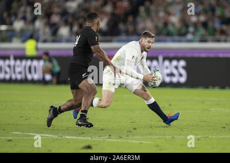 Yokohama, Japan. 26 Okt, 2019. England's Elliot Daly in Aktion während der Rugby-weltmeisterschaft 2019 Halbfinale 1 zwischen England und Neuseeland an International Stadium Yokohama, in der Nähe von Tokio. England Niederlagen Neuseeland 19-7. Credit: Rodrigo Reyes Marin/ZUMA Draht/Alamy leben Nachrichten Stockfoto