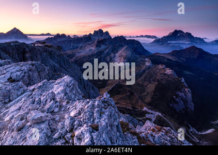 Sonnenaufgang Blick vom Monte Lagazuoi in den italienischen Dolomiten Stockfoto