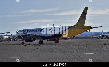 Teruel, Spain-October 24 2019: Olimpus Firma Flugzeug in Teruel Flughafen warten in Schrott verwandelt werden. Stockfoto