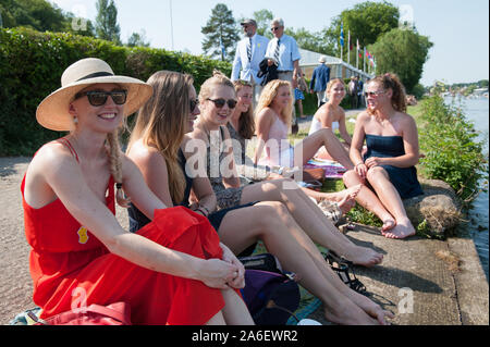 Henley-on-Thames, Oxfordshire, UK. 1. Juli 2015. Warme und sonnige Wetter am ersten Tag der Henley Royal Regatta. Stockfoto