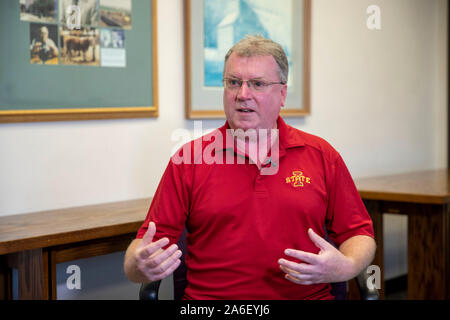 Des Moines, USA. Okt, 2019 18. Chad Hart, ein Ökonom und langjähriger USA-China trade Watcher an der Iowa State University, erhält ein Interview mit Xinhua in der Iowa State University in Ames, Iowa, USA, Okt. 18, 2019. Mit 'Interview: Lösen von U.S.-China trade Streit Schlüssel zur Welt wirtschaftliche Stabilität: economist 'Credit: Wang Ying/Xinhua/Alamy leben Nachrichten Stockfoto