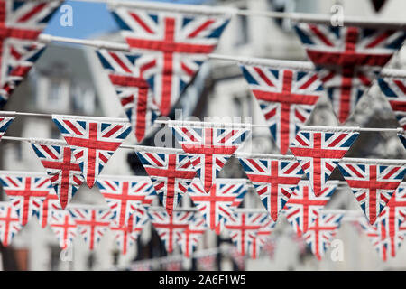 Union Jack Bunting in London Street. Stockfoto