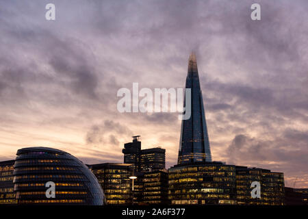 Sonnenuntergang über der South Bank, London England Großbritannien Stockfoto