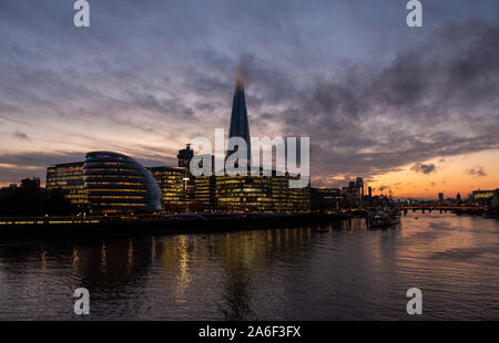 Sonnenuntergang über der South Bank, London England Großbritannien Stockfoto