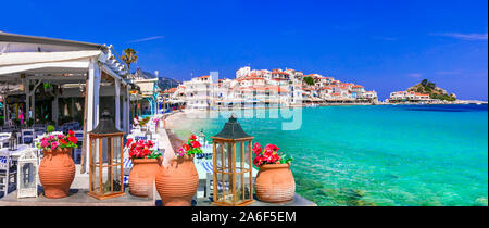 Wunderbare authentische Griechenland - Insel Samos, schönen Dorf Kokkari mit herrlichen Meer Stockfoto