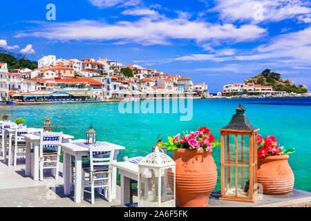 Wunderbare authentische Griechenland - Insel Samos, schönen Dorf Kokkari mit herrlichen Meer Stockfoto