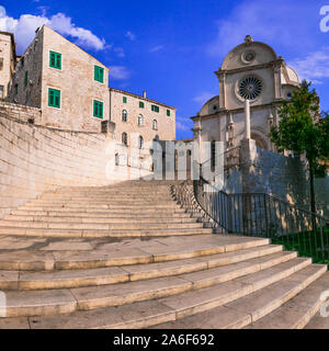 Wahrzeichen von Kroatien, Alte Kathedrale in Sibenik, Dalmatien. Stockfoto