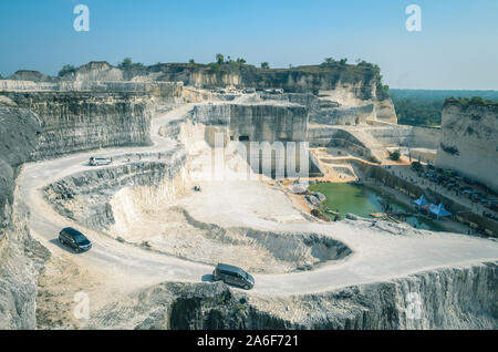 Jaddih Kalkstein Mine und Goa Potte See, eine der touristischen Attraktion in Bangkalan, Madura Insel, Ost Java, Indonesien Stockfoto