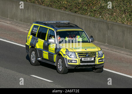 Ein Highways Agency Verkehr Offizier in einem Mitsubishi Shogun patrouillieren die Autobahn M6 Stockfoto