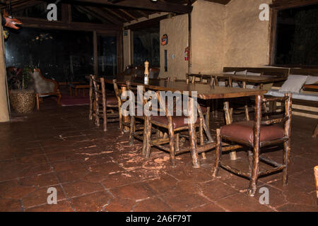 Speisesaal in Chilcabamba Lodge in den Cotopaxi National Park auf 3500 Meter in den Anden von Ecuador. Stockfoto