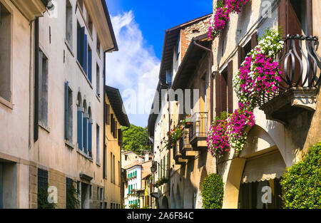 Reisen und Sehenswürdigkeiten im Norden von Italien - mittelalterliche Stadt Asolo in Venetien Provinz Stockfoto