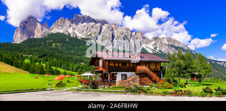 Tolle Landschaft der Dolomiten Berge, Cortina d'Ampezzo berühmten Skigebiet in Italien Stockfoto