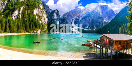 Schöne Pragser See, Panoramaaussicht, Nord Italien. Stockfoto