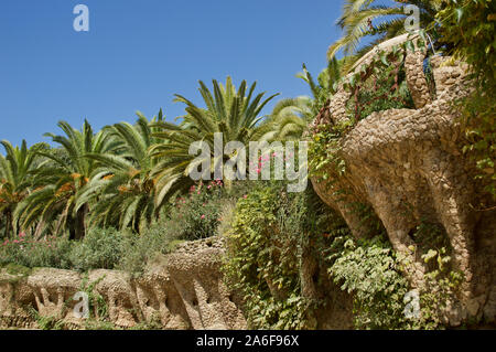 Terrasse Wände im Park Güell in Barcelona, Spanien Stockfoto