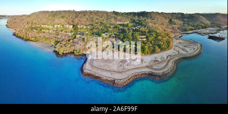 PAPAGAYO, COSTA RICA-17 Mar 2019 - Luftbild der Andaz Peninsula Papagayo Resort und die Halbinsel Papagayo während der trockenen Jahreszeit in Guanacaste, Stockfoto