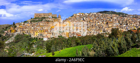 Traditionelle mittelalterliche Dorf (Borgo) in Sizilien, Trapani. Italien Stockfoto