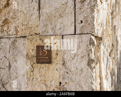 Äußere closeup Abschnitt der modernen Ohel Jakob Synagoge, München, Deutschland, verkleidet mit Travertin in seinem unteren Teil. Stockfoto