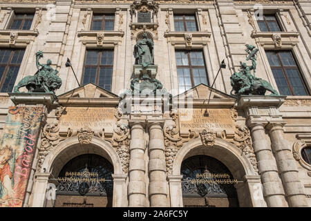 Die Außenseite des Bayerischen Nationalmuseums, München, Deutschland, ein wichtiges Museum mit einer Art historischen Sammlung und eine Folklore Sammlung. Stockfoto