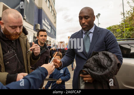 Southend On Sea, Großbritannien. 25 Okt, 2019. Ehemalige England Verteidiger Sol Campbell nimmt Aufladungen von Southend United als der neue Manager. Seinen ersten Gegner sind Paul Lambert Ipswich Town, derzeit Zweiter in der EFL-Abteilung eine. Penelope Barritt/Alamy leben Nachrichten Stockfoto