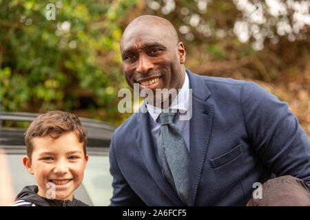 Southend On Sea, Großbritannien. 25 Okt, 2019. Ehemalige England Verteidiger Sol Campbell nimmt Aufladungen von Southend United als der neue Manager. Seinen ersten Gegner sind Paul Lambert Ipswich Town, derzeit Zweiter in der EFL-Abteilung eine. Penelope Barritt/Alamy leben Nachrichten Stockfoto