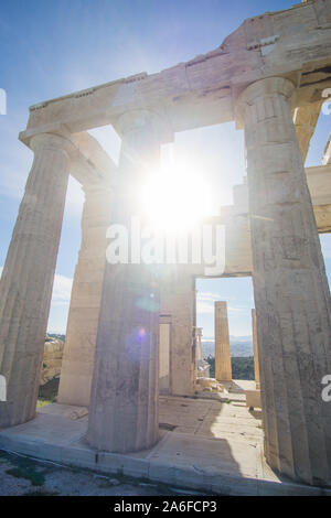 Einen schönen sonnigen Tag auf der Akropolis in Athen, Griechenland, die ikonische Parthenon ist einfach fantastisch, sein unglaubliches ein solches Wahrzeichen zu sehen Stockfoto