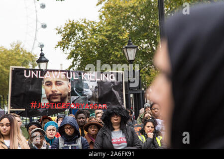 London UK 28 Okt 2019 Familien von denen, die den Tod eines geliebten Menschen in Haft erlitten haben, haben sich versammelt, ihre jährlichen Aufenthalt zu machen w Stockfoto