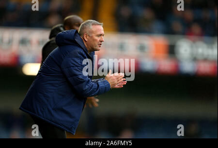 Ipswich Town Manager Paul Lambert Gesten auf dem touchline während der Sky Bet League ein Spiel an Wurzeln Hall, Southend. Stockfoto