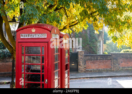 Rote Telefonzellen in London Stockfoto