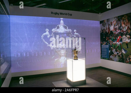 Twickenham, London UK. 26. Oktober 2019. eine Replik der Webb Ellis Trophäe im Twickenham Stadium Museum am Tag England im WM-Finale 2019 von der Neuseeländischen All Blacks schlagen in Yokohama. Amer ghazzal/Alamy leben Nachrichten erreicht Stockfoto