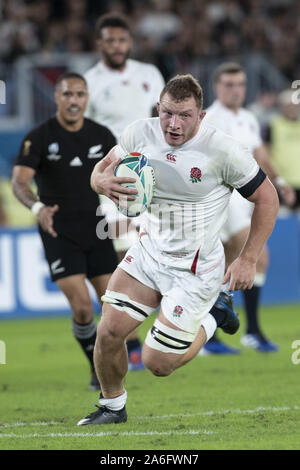 Kanagawa, Japan. 26 Okt, 2019. Der Engländer Sam Underhill in Aktion während der Rugby-weltmeisterschaft 2019 Halbfinale 1 zwischen England und Neuseeland an International Stadium Yokohama, in der Nähe von Tokio. England Niederlagen Neuseeland 19-7. Credit: Rodrigo Reyes Marin/ZUMA Draht/Alamy leben Nachrichten Stockfoto