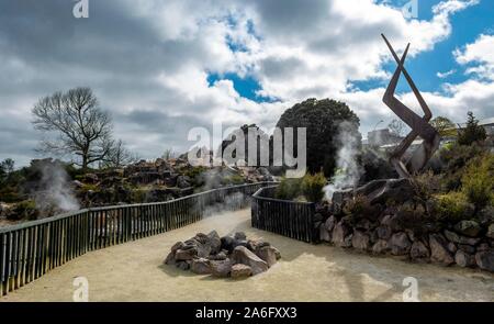 Pfad im thermischen Bereich, Hot Spring, Kuirau Park, Rotorua, Neuseeland Stockfoto