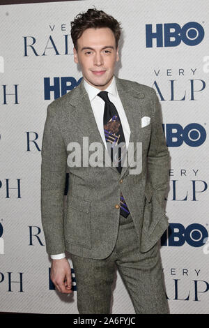 Erich Bergen besucht HBO' sehr Ralph' Uraufführung an der Metropolitan Museum der Kunst am Oktober 23, 2019 in New York City. Stockfoto